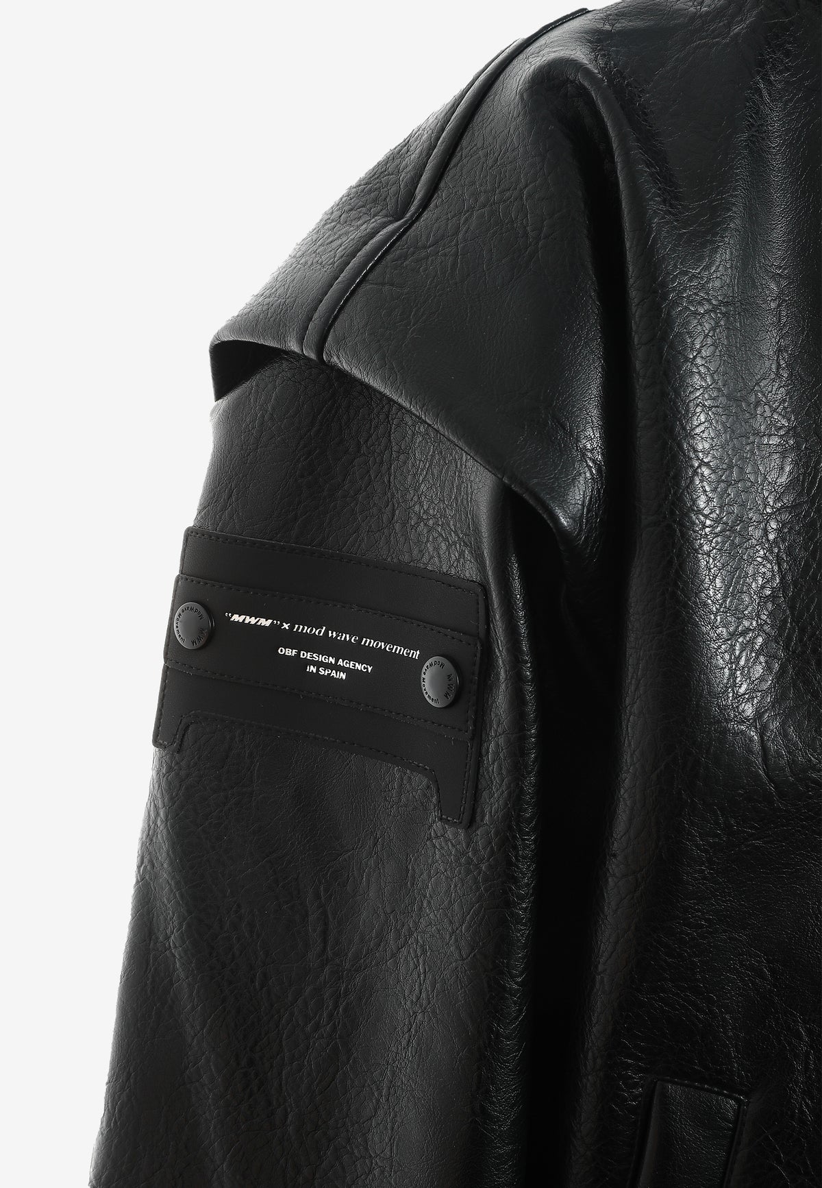 Chaqueta Bomber efecto piel con capucha y hombreras | MWM [PS_COLORS:BLACK]