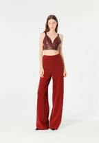Top de efecto piel con escote pronunciado y tachuelas metálicas | MWM [PS_COLORS:BURGUNDY]