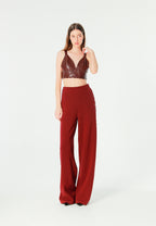 Top de efecto piel con escote pronunciado y tachuelas metálicas | MWM [PS_COLORS:BURGUNDY]