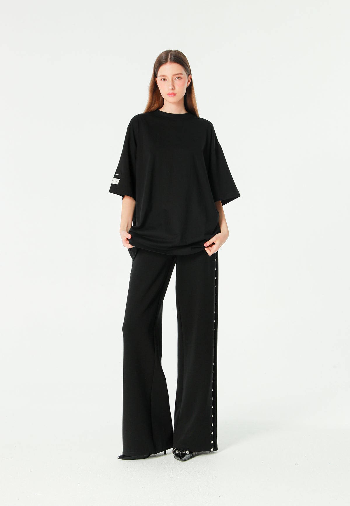 Camiseta Relaxed Fit con manga caída y X de cordones cruzados | MWM [PS_COLORS:BLACK]