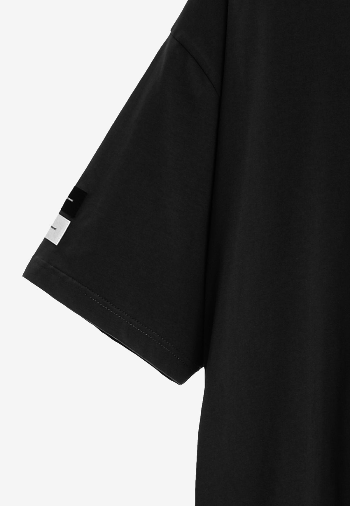 Camiseta Relaxed Fit con manga caída y X de cordones cruzados | MWM [PS_COLORS:BLACK]