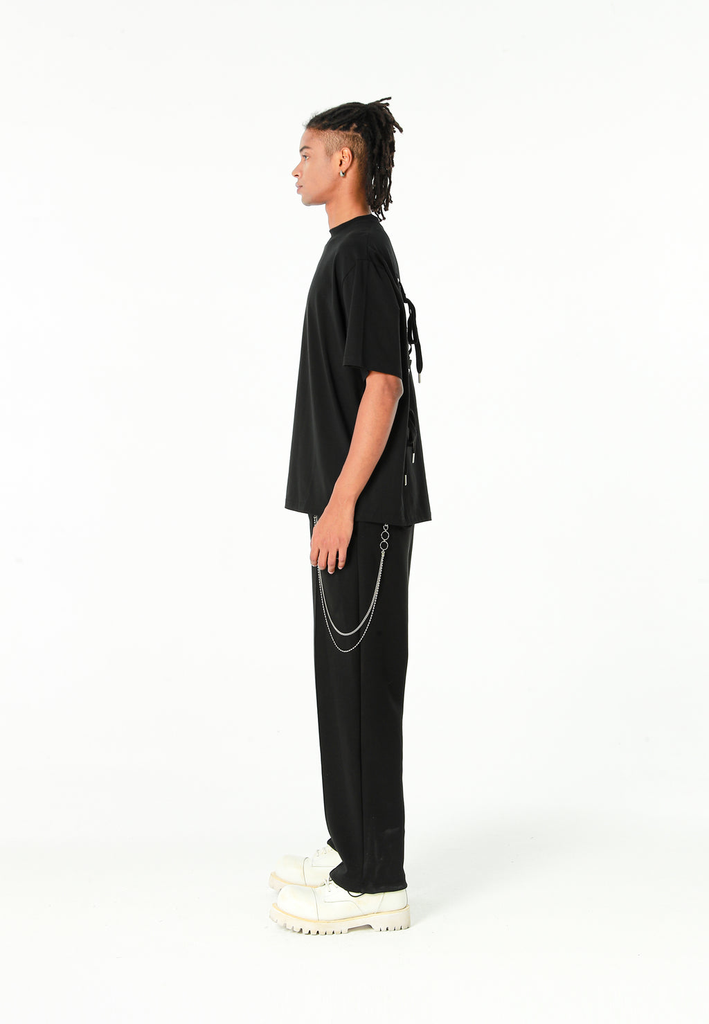 Camiseta Relaxed Fit con manga caída y X de cordones cruzados | MWM [PS_COLORS:BLACK]