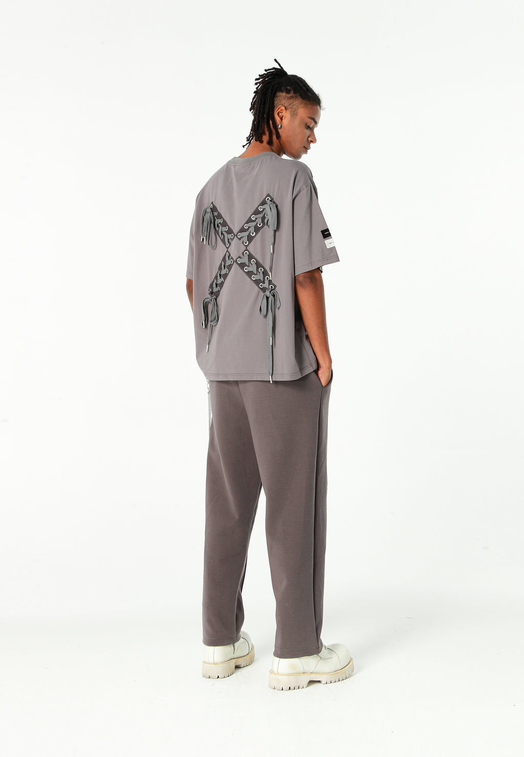Camiseta Relaxed Fit con manga caída y X de cordones cruzados | MWM [PS_COLORS:GREY]