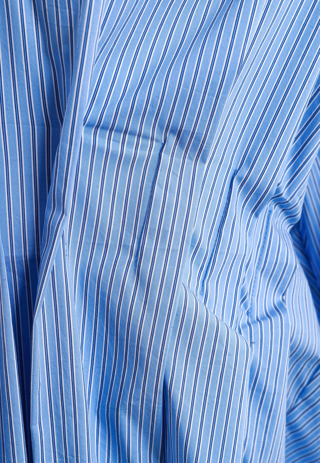 Camisa básica de mujer con corte asiático, pliegues y escote | MWM [PS_COLORS:BLUE]