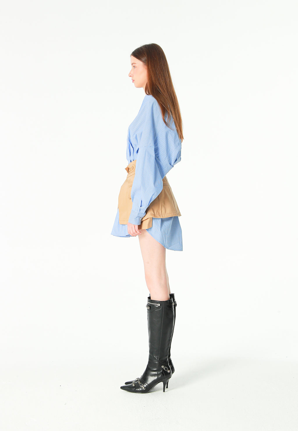 Camisa básica de mujer con corte asiático, pliegues y escote | MWM [PS_COLORS:BLUE]