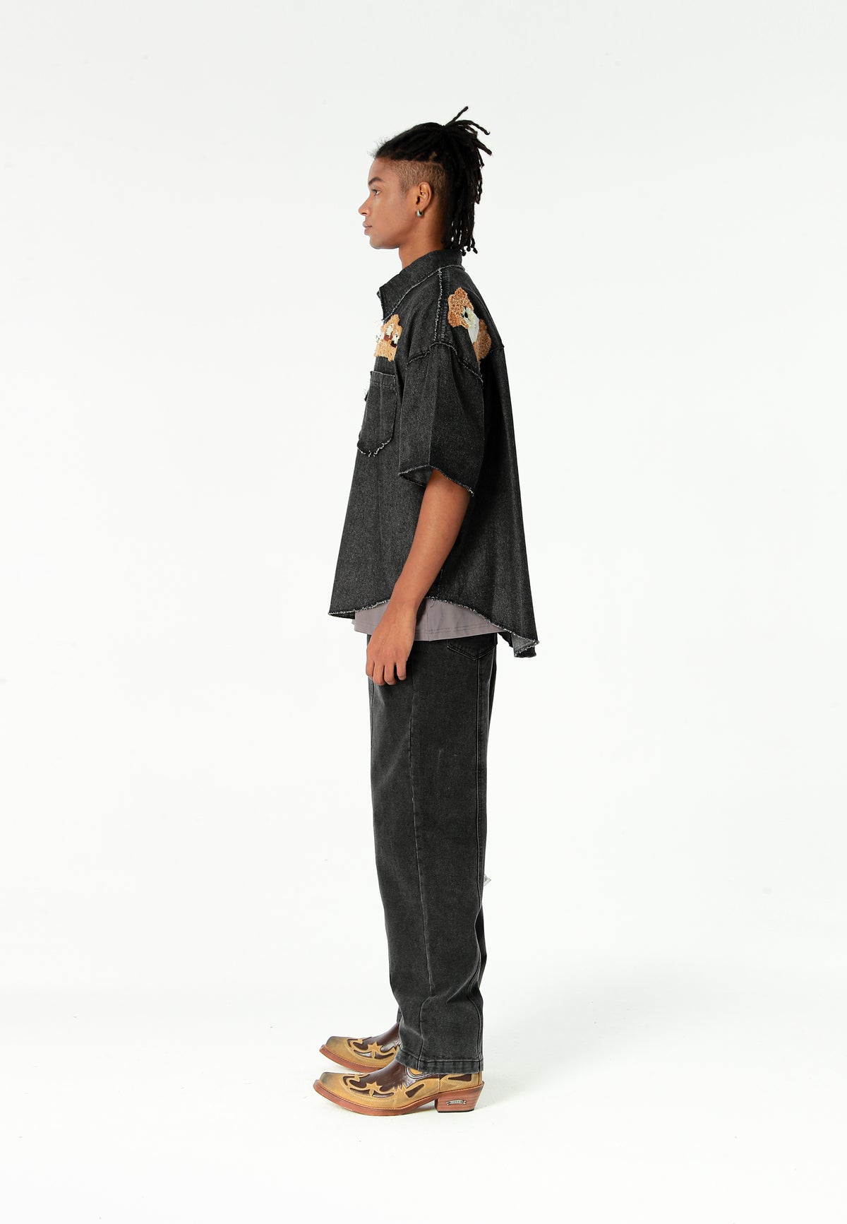 Camisa vaquera TEDDY de corte relajado con parches Teddy en frontal y espalda | MWM [PS_COLORS:BLACK]
