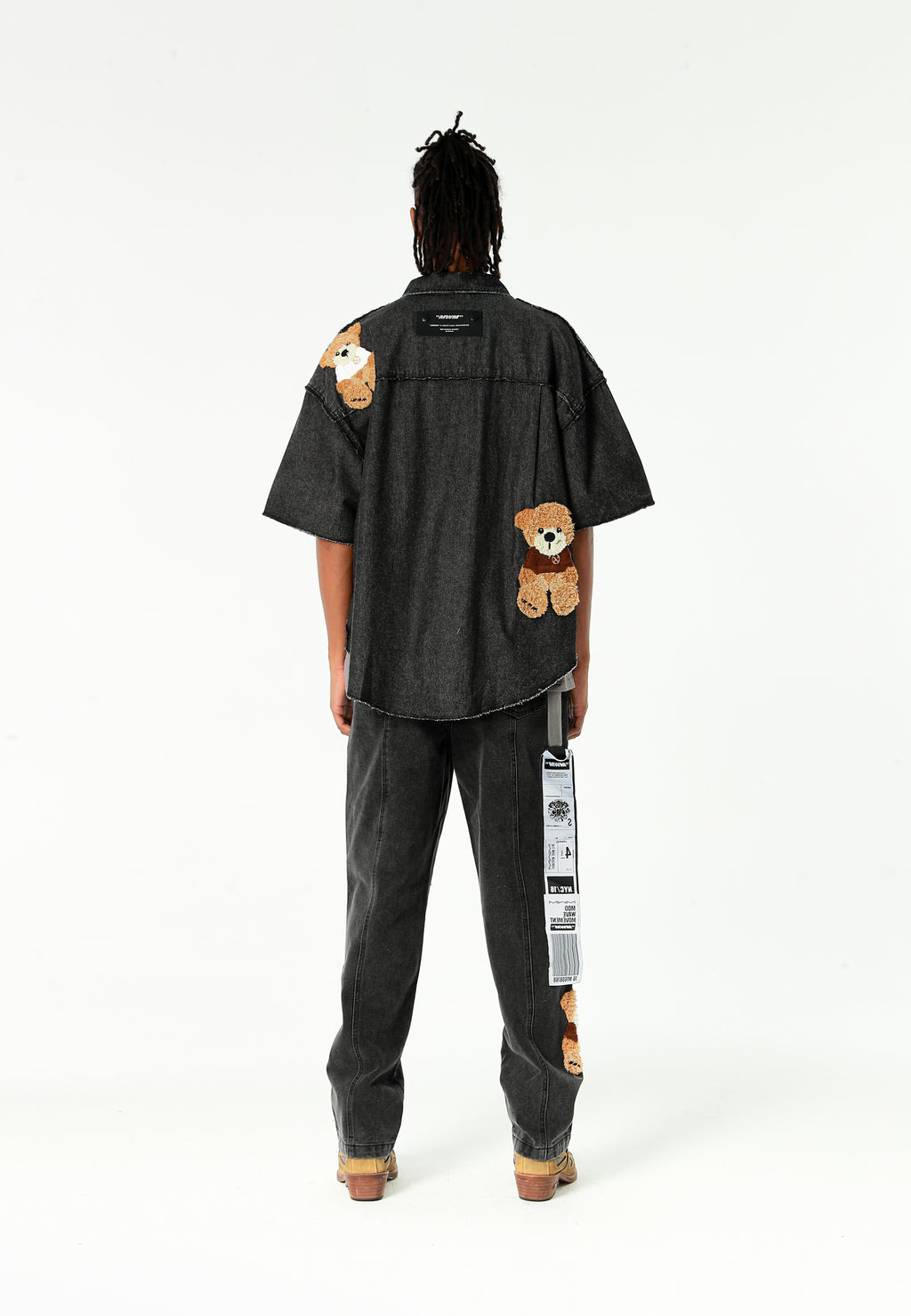 Camisa vaquera TEDDY de corte relajado con parches Teddy en frontal y espalda | MWM [PS_COLORS:BLACK]