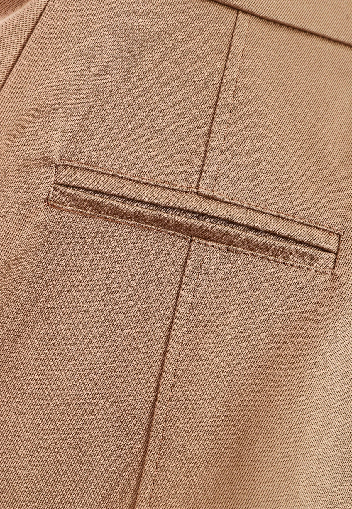 Sobrefalda con bolsillos laterales y cinturón ajustable | MWM [PS_COLORS:BEIGE]