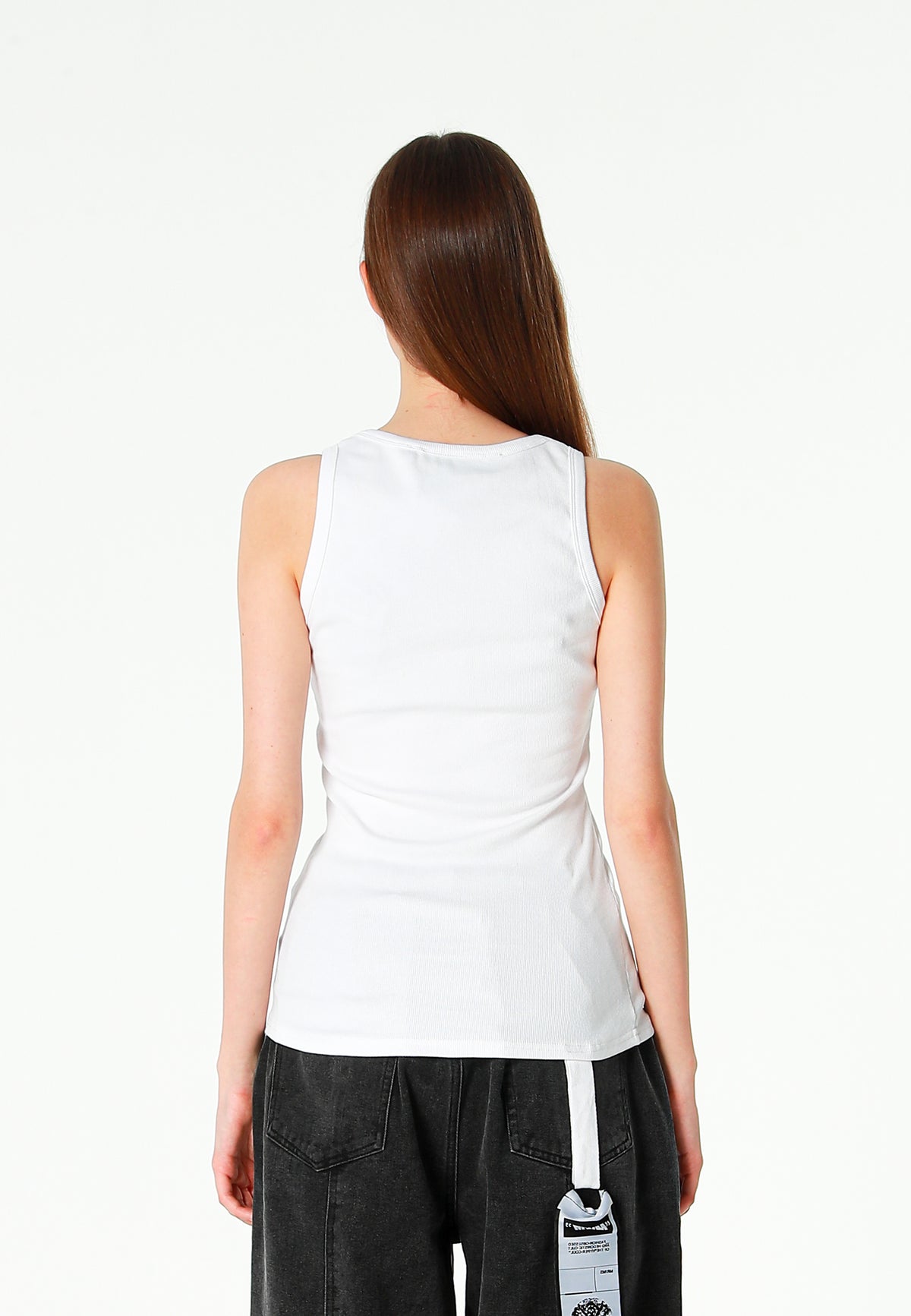Top de mujer TEDDY ajustado de tirantes con parche Teddy de peluche en el frontal | MWM [PS_COLORS:WHITE]