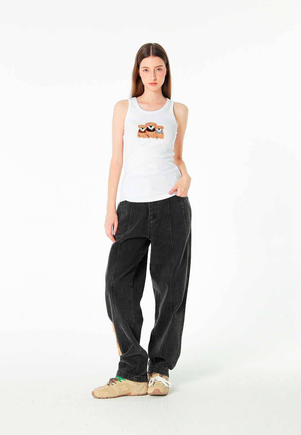 Top de mujer TEDDY ajustado de tirantes con parche Teddy de peluche en el frontal | MWM [PS_COLORS:WHITE]