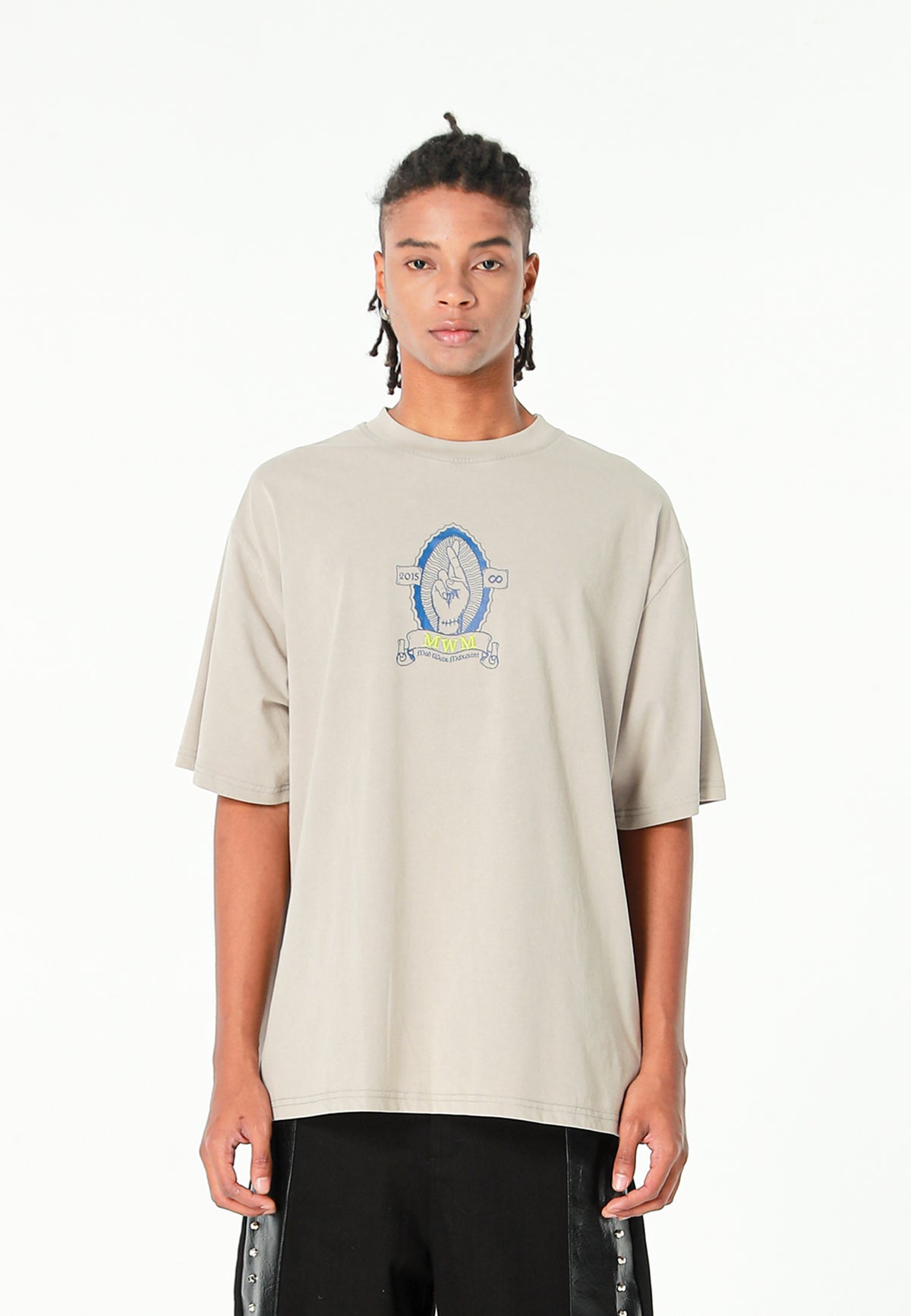 Camiseta de corte regular lavada con logo infinito y cruz bordada | MWM [PS_COLORS:GREY]