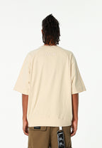 Camiseta oversize con bolsillos frontales técnicos y logo bordado en la espalda | MWM [PS_COLORS:ECRU]