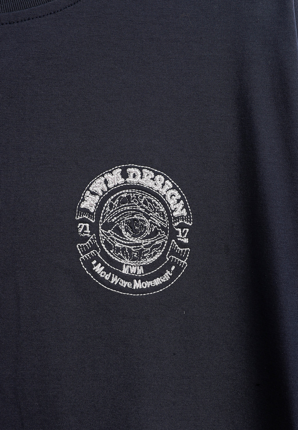 Camiseta de corte regular con motivo Eye MWM bordado en pecho y espalda | MWM [PS_COLORS:BLUE]
