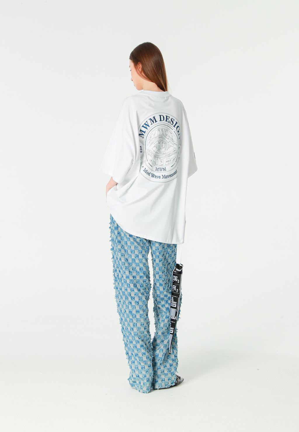 Camiseta de corte regular con motivo Eye MWM bordado en pecho y espalda | MWM [PS_COLORS:WHITE]