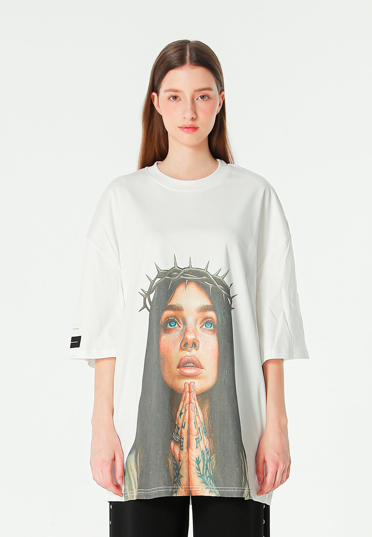 Camiseta Faces de algodón mercerizado con print de gran formato | MWM [PS_COLORS:WHITE]