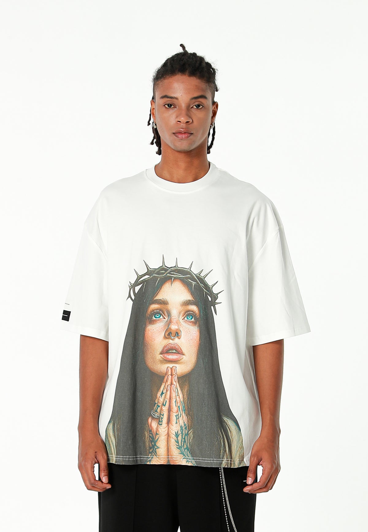 Camiseta Faces de algodón mercerizado con print de gran formato | MWM [PS_COLORS:WHITE]