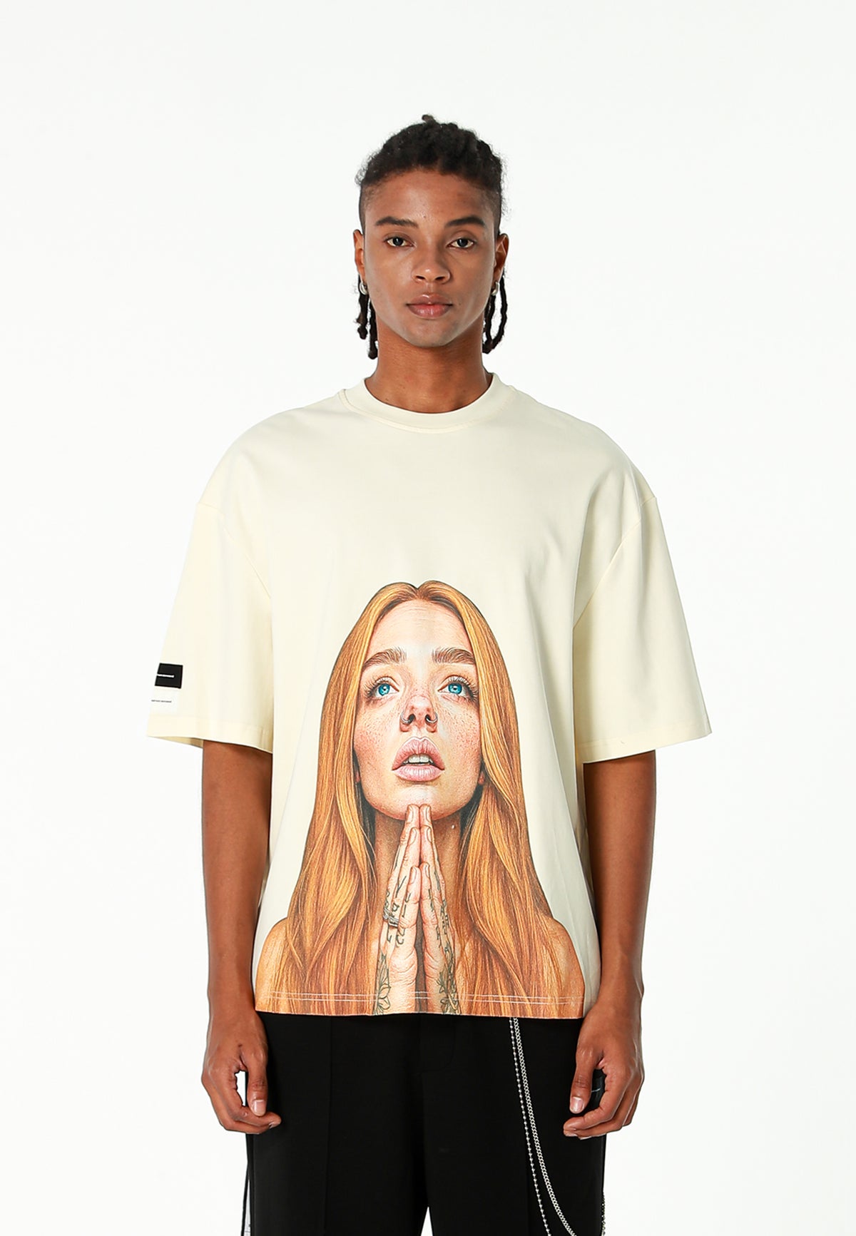 Camiseta Faces de algodón mercerizado con print de gran formato | MWM [PS_COLORS:ECRU]