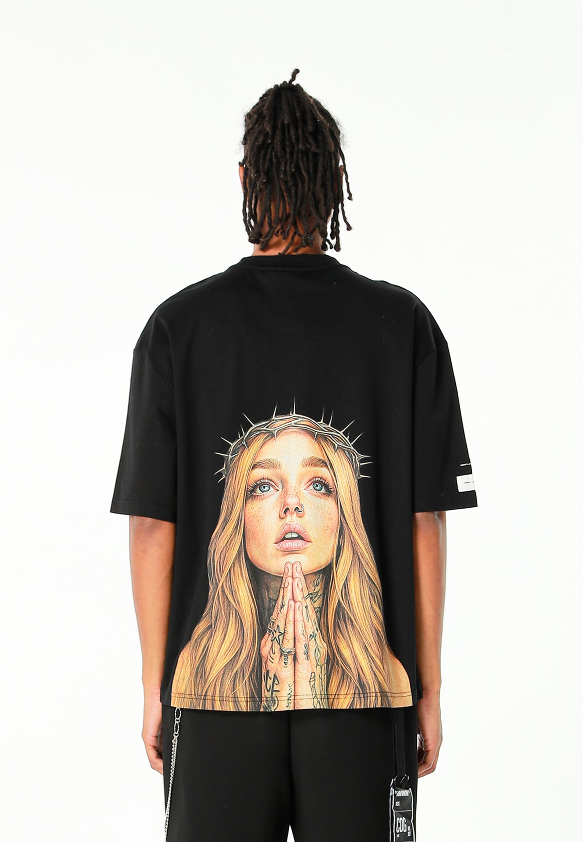 Camiseta Faces de algodón mercerizado con print de gran formato | MWM [PS_COLORS:BLACK]