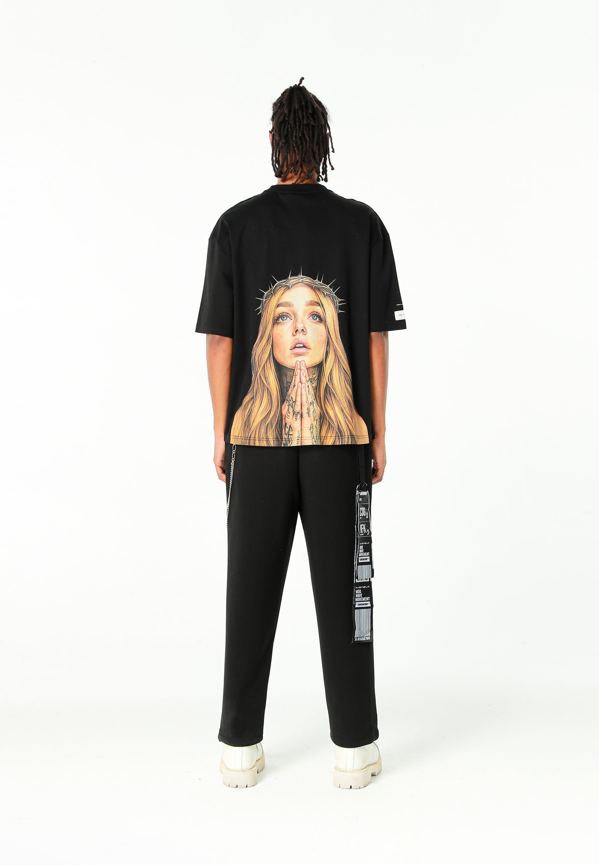 Camiseta Faces de algodón mercerizado con print de gran formato | MWM [PS_COLORS:BLACK]