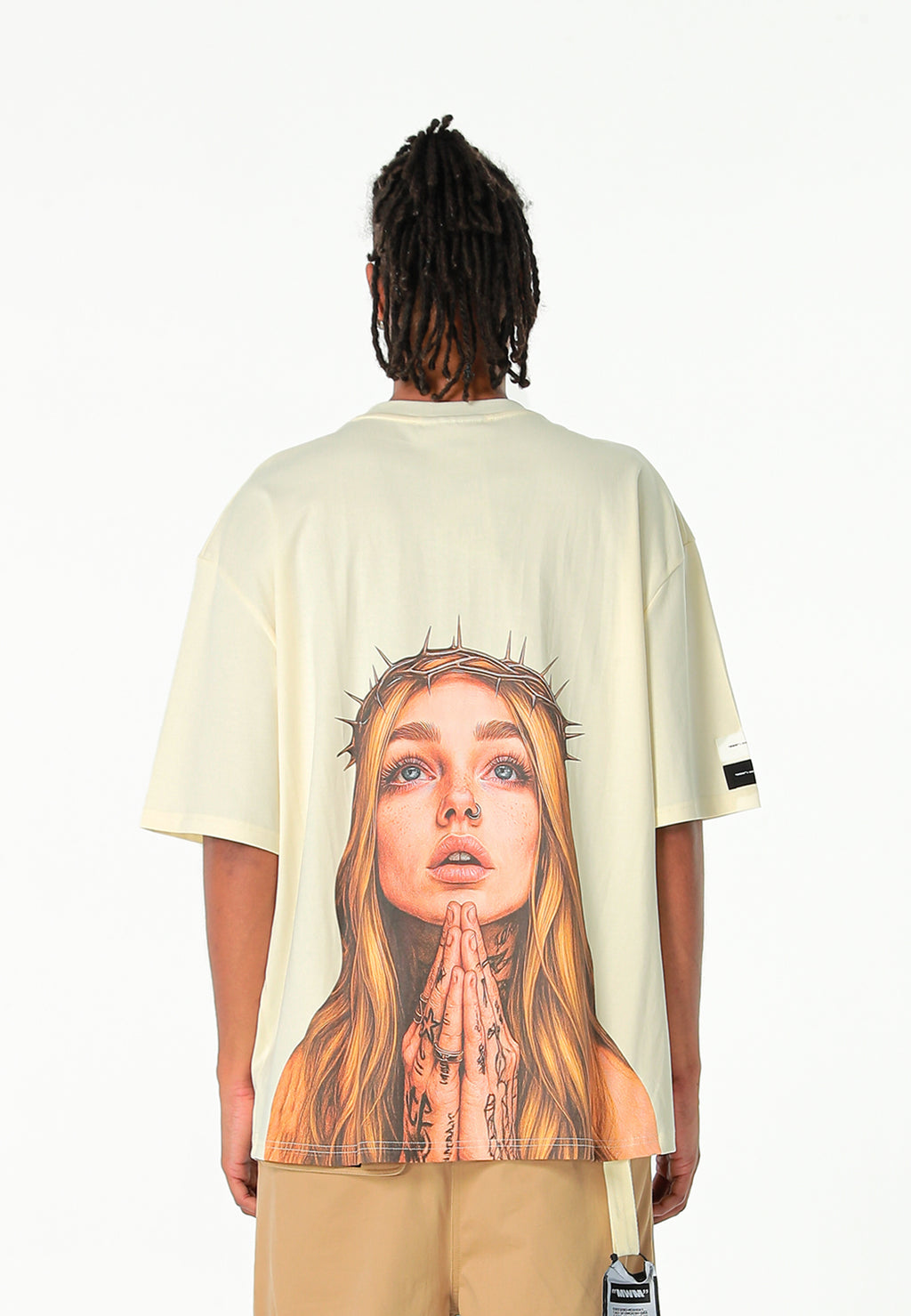 Camiseta Faces de algodón mercerizado con print de gran formato | MWM [PS_COLORS:ECRU]