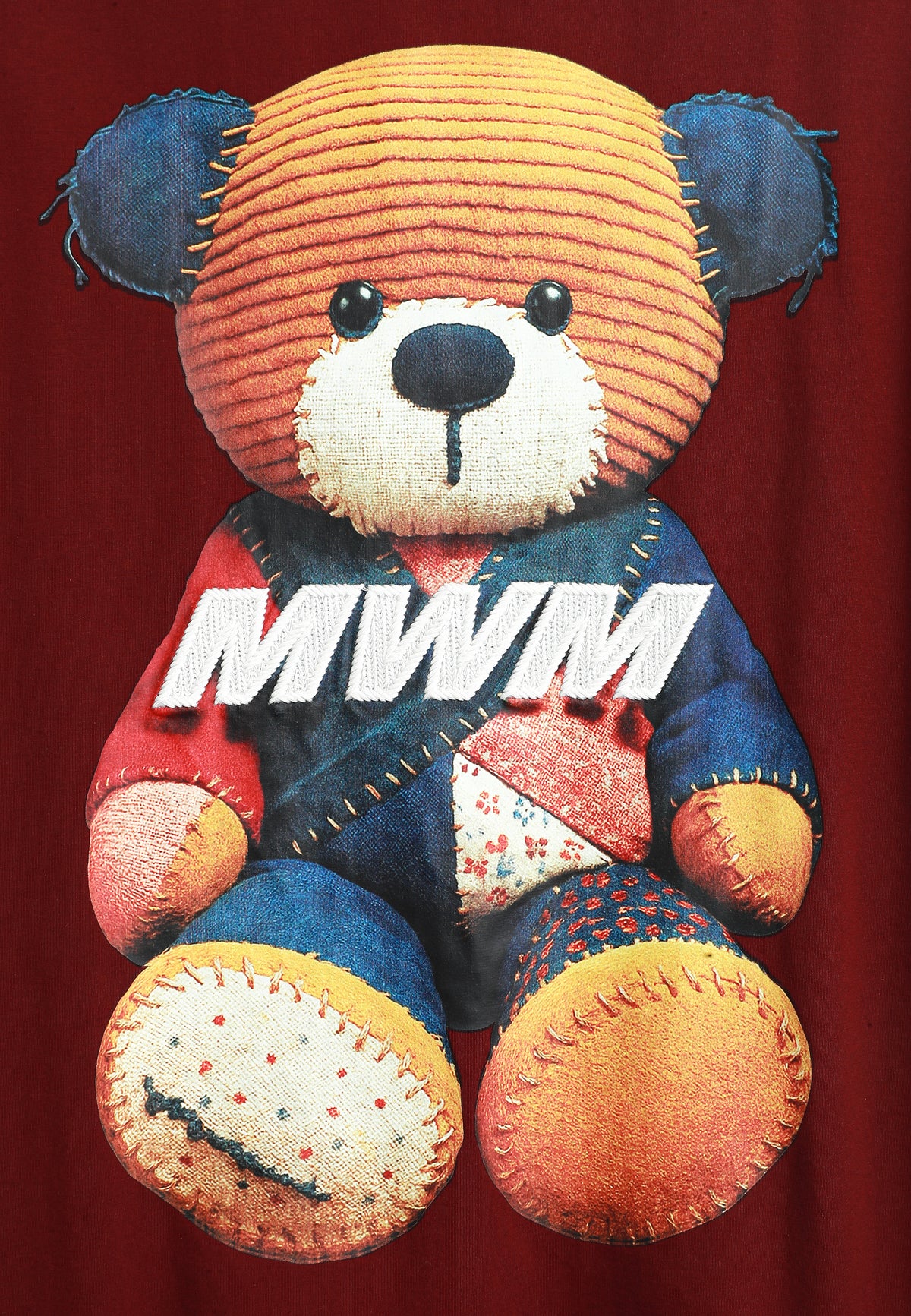 Camiseta TEDDY de corte regular con print patchwork 3D en la espalda | MWM [PS_COLORS:BURGUNDY]