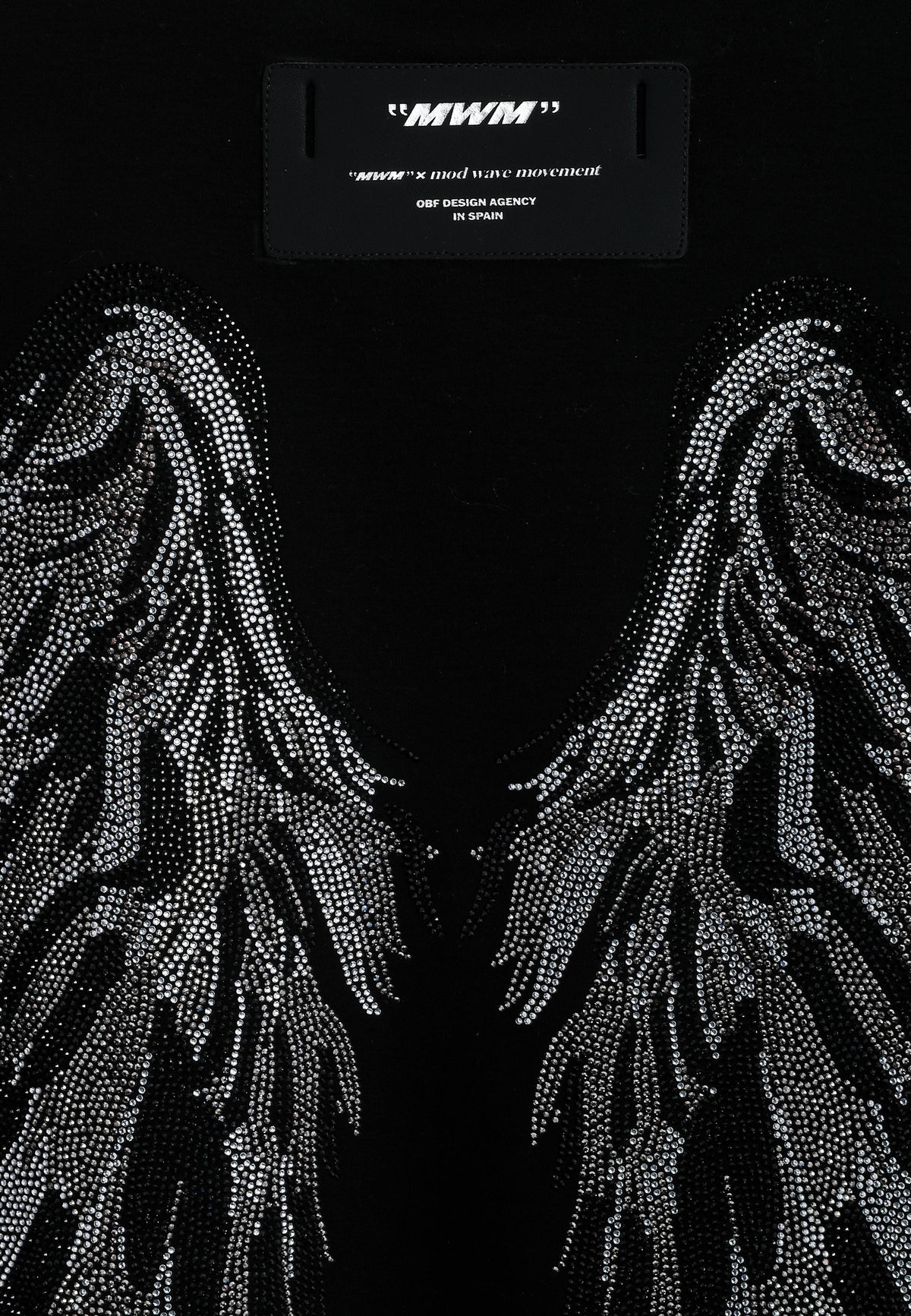 Camiseta Wings de corte relajado con alas de strass en la espalda | MWM [PS_COLORS:BLACK]
