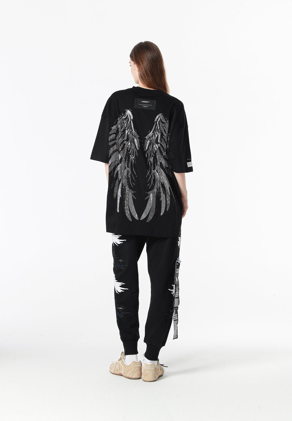 Camiseta Wings de corte relajado con alas de strass en la espalda | MWM [PS_COLORS:BLACK]