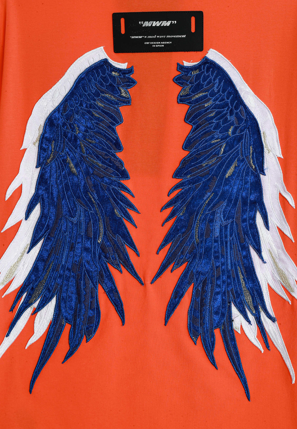 Camiseta Wings de corte relajado con estrellas frontales y doble parche de alas en la espalda | MWM [PS_COLORS:ORANGE]