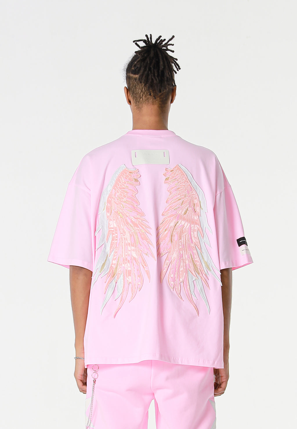 Camiseta Wings de corte relajado con estrellas frontales y doble parche de alas en la espalda | MWM [PS_COLORS:PINK]