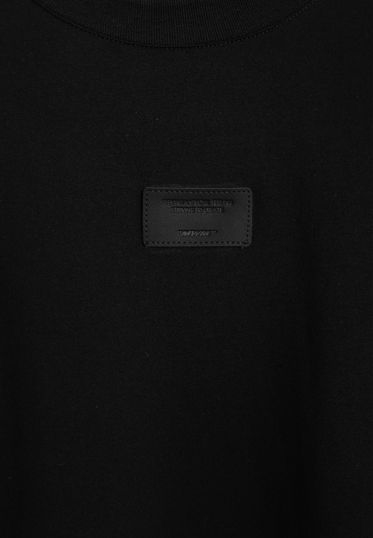 Camiseta Wings de corte relajado con alas de tachuelas en la espalda | MWM [PS_COLORS:BLACK]