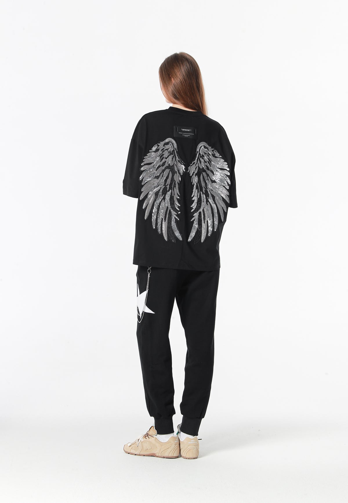 Camiseta Wings de corte relajado con alas de tachuelas en la espalda | MWM [PS_COLORS:BLACK]
