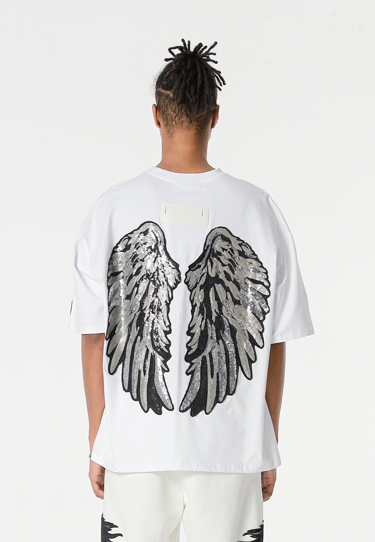 Camiseta Wings de corte relajado con alas de tachuelas en la espalda | MWM [PS_COLORS:WHITE]