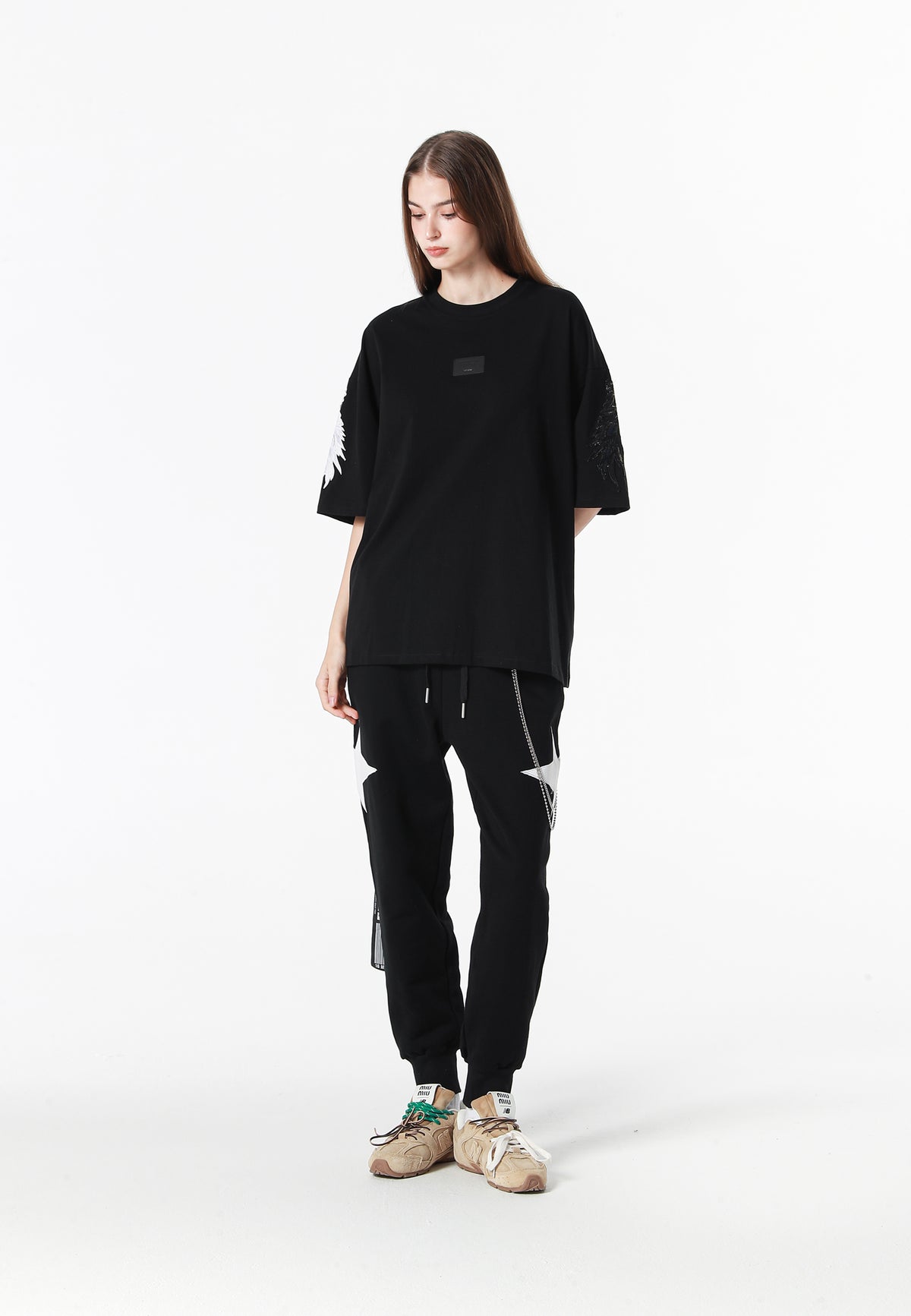 Camiseta Wings de corte relajado con parches Mini Wings en las mangas | MWM [PS_COLORS:BLACK]
