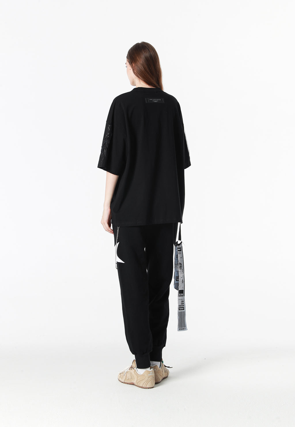 Camiseta Wings de corte relajado con parches Mini Wings en las mangas | MWM [PS_COLORS:BLACK]