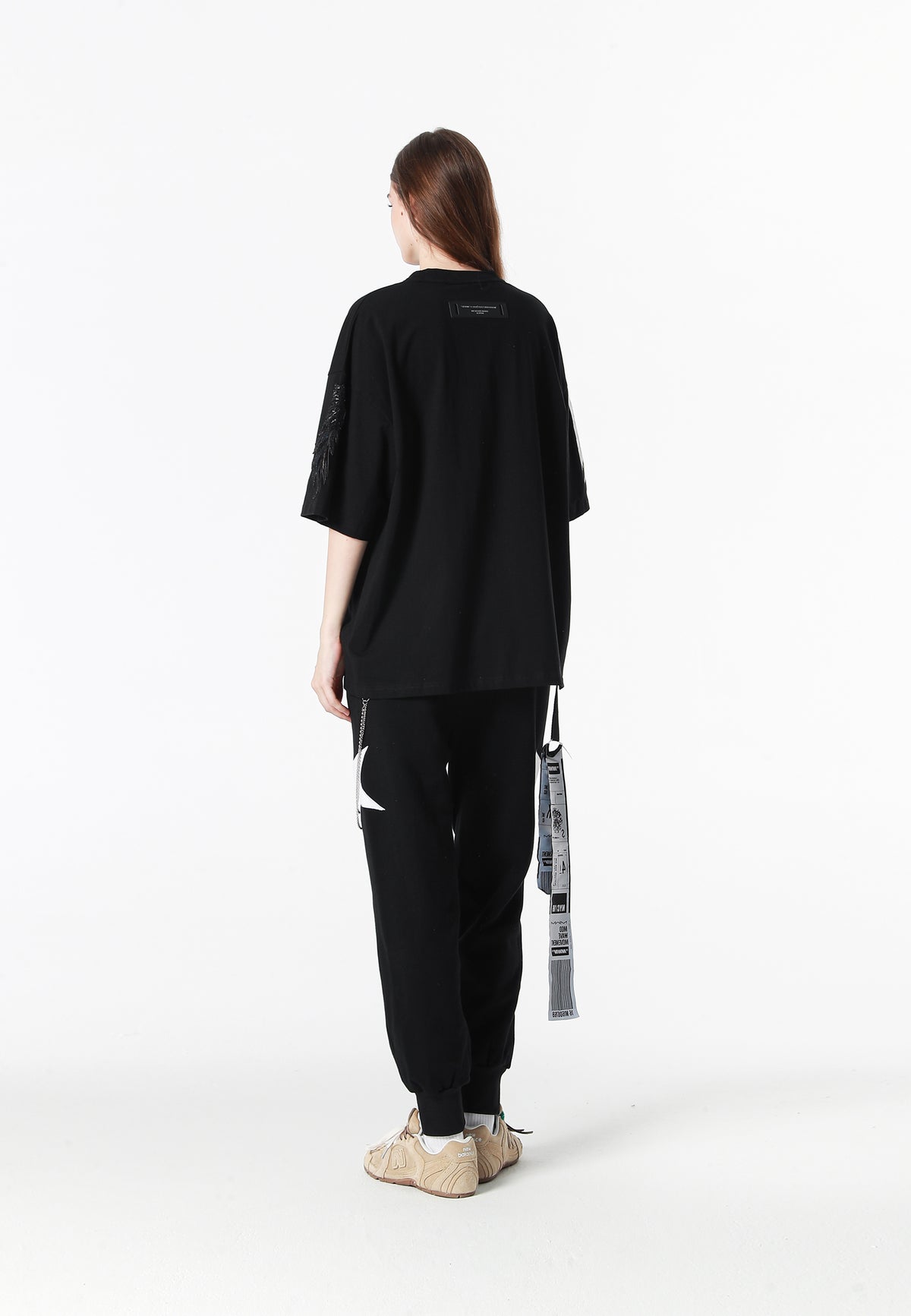 Camiseta Wings de corte relajado con parches Mini Wings en las mangas | MWM [PS_COLORS:BLACK]