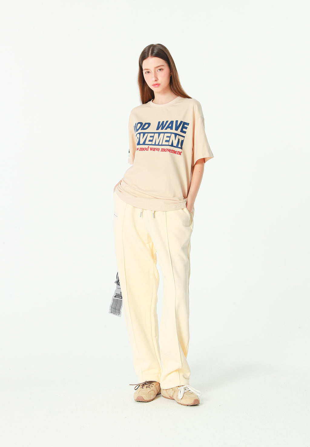 Camiseta TEDDY de corte regular con bordado frontal y print Streetwear Dog en la espalda | MWM [PS_COLORS:ECRU]