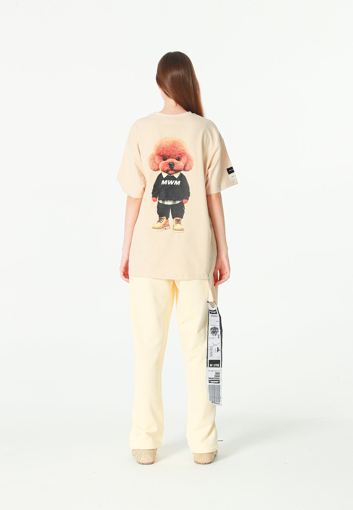Camiseta TEDDY de corte regular con bordado frontal y print Streetwear Dog en la espalda | MWM [PS_COLORS:ECRU]