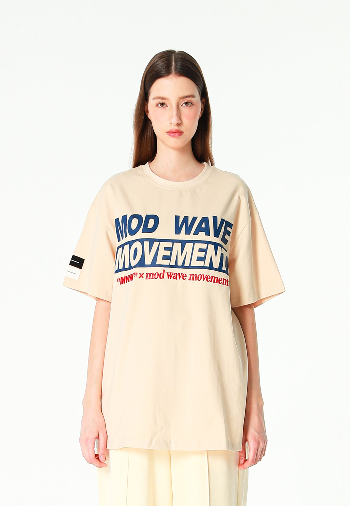 Camiseta TEDDY de corte regular con bordado frontal y print Streetwear Dog en la espalda | MWM [PS_COLORS:ECRU]