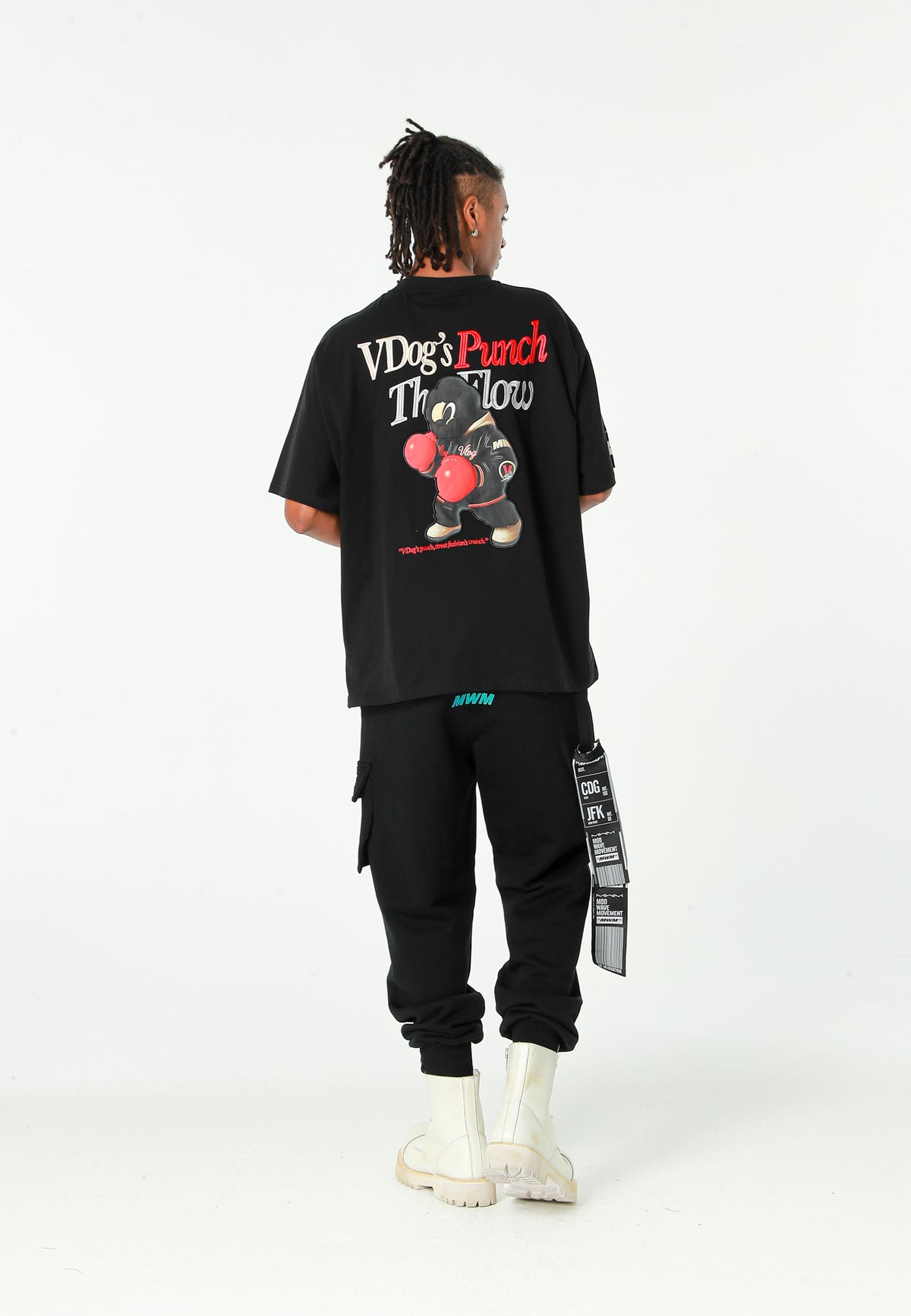 Camiseta Vanguard Dogs Punch de corte regular con print 3D en la espalda | MWM [PS_COLORS:BLACK]