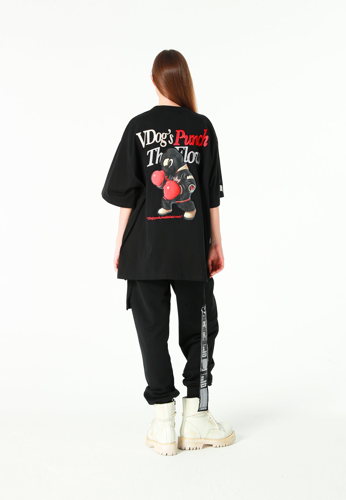 Camiseta Vanguard Dogs Punch de corte regular con print 3D en la espalda | MWM [PS_COLORS:BLACK]