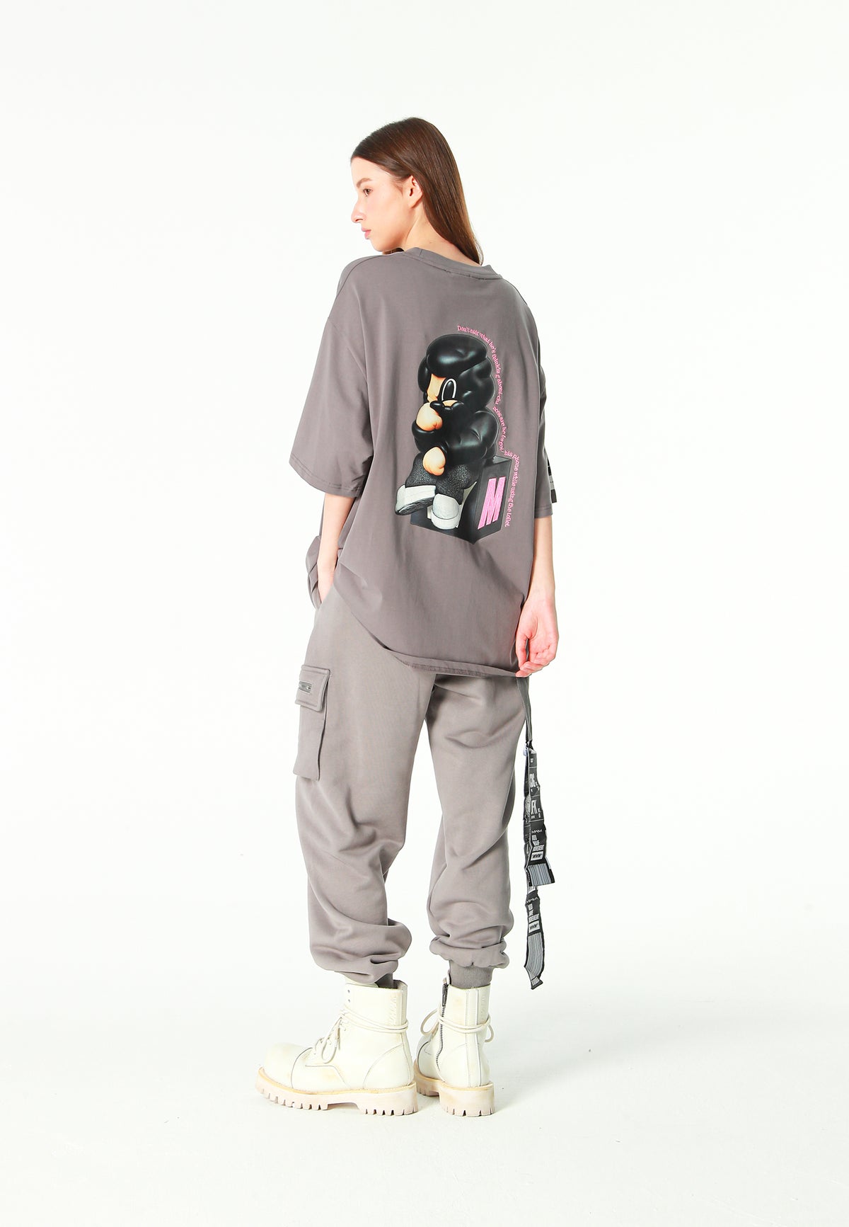 Camiseta Vanguard Dogs Thinker de corte relajado con print y frases bordadas | MWM [PS_COLORS:GREY]