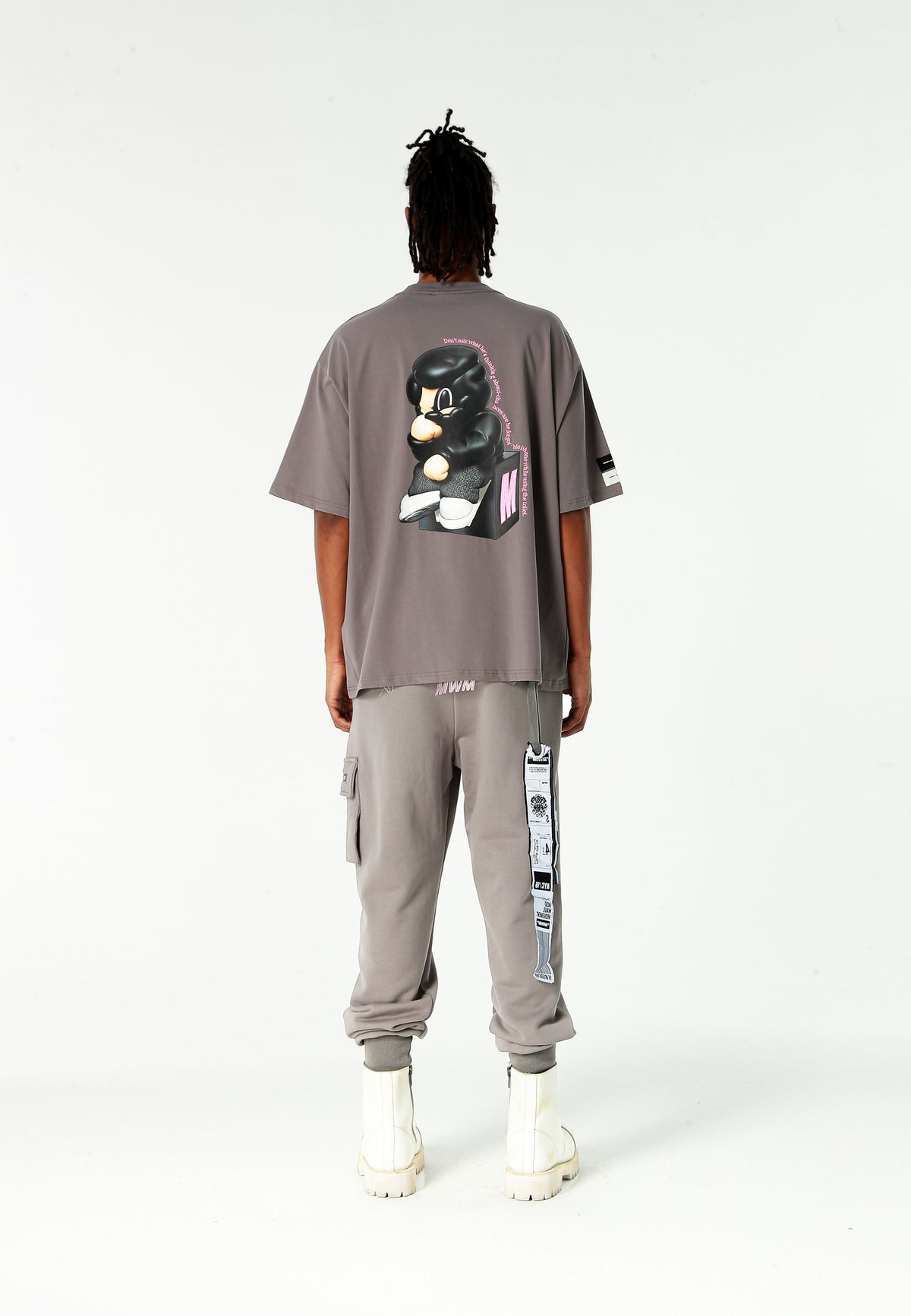 Camiseta Vanguard Dogs Thinker de corte relajado con print y frases bordadas | MWM [PS_COLORS:GREY]