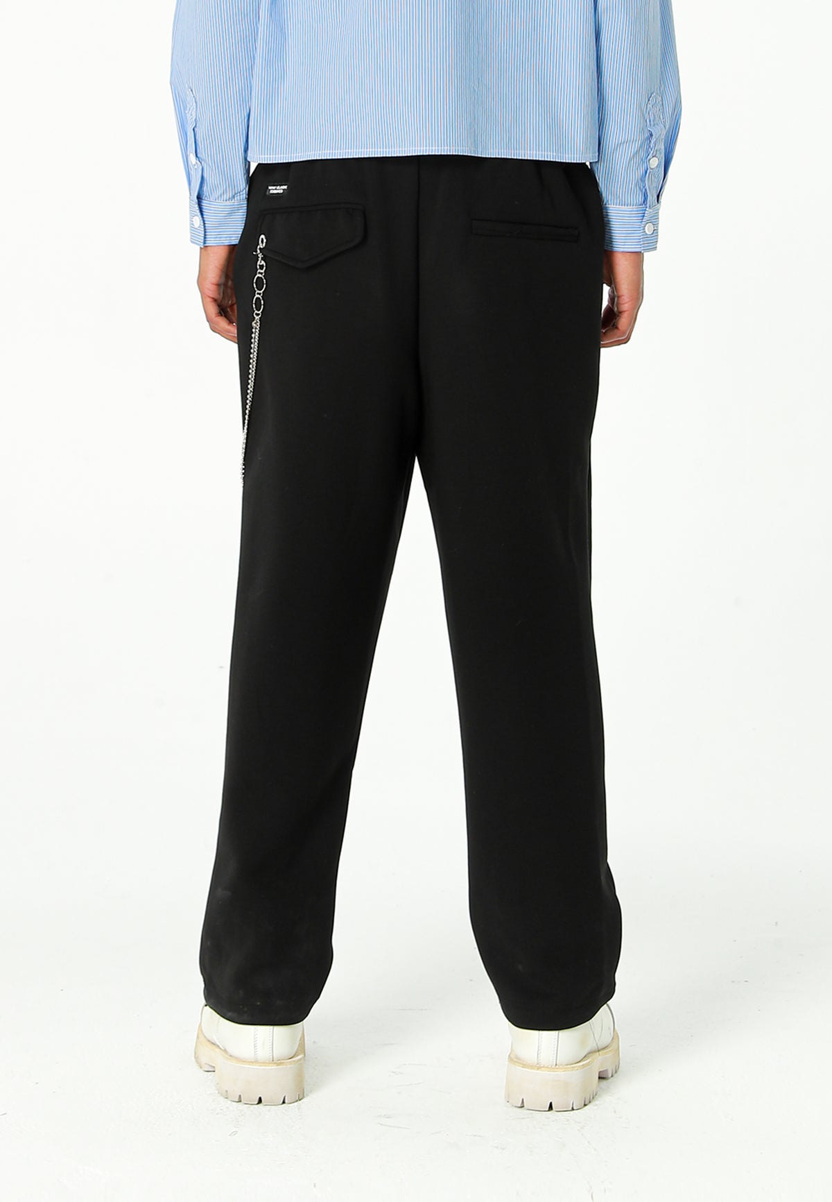 Pantalón Básico con pinzas, bajos ajustables y cadena lateral | MWM [PS_COLORS:BLACK]