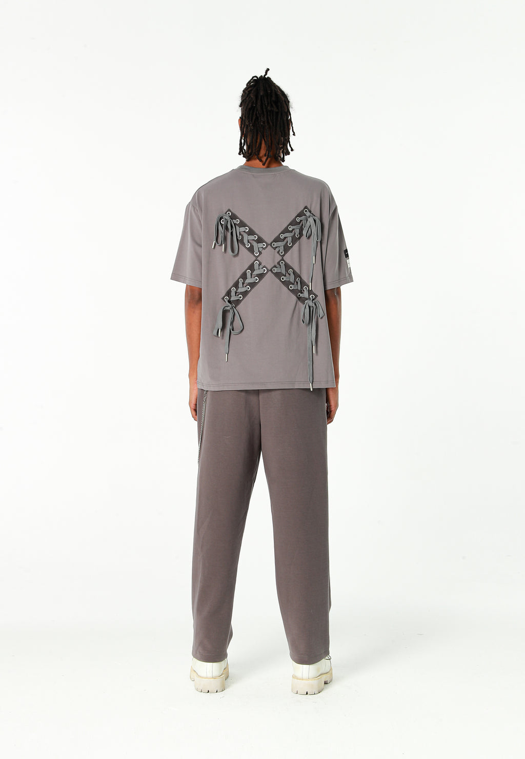 Pantalón Básico con pinzas, bajos ajustables y cadena lateral | MWM [PS_COLORS:GREY]