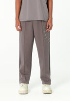 Pantalón Básico con pinzas, bajos ajustables y cadena lateral | MWM [PS_COLORS:GREY]