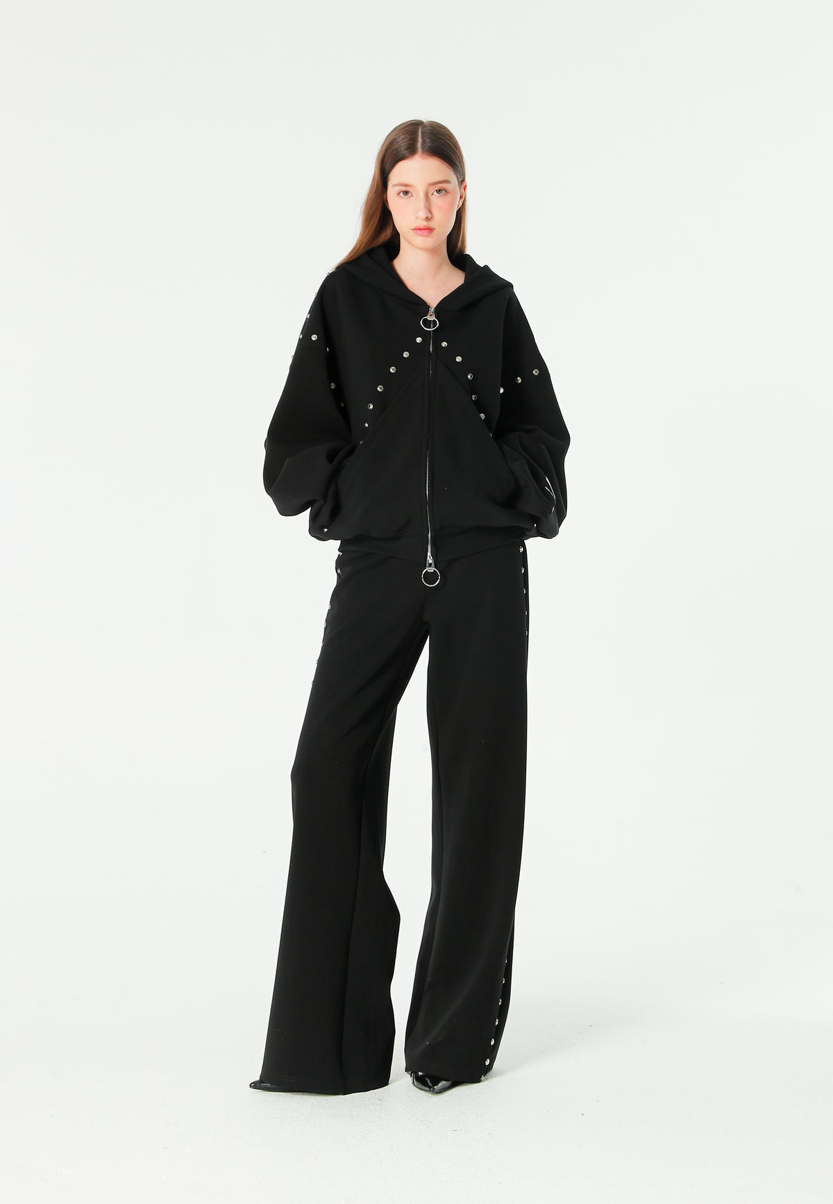 Pantalón palazzo de mujer de pierna ancha con efecto faja y tachuelas laterales | MWM [PS_COLORS:BLACK]