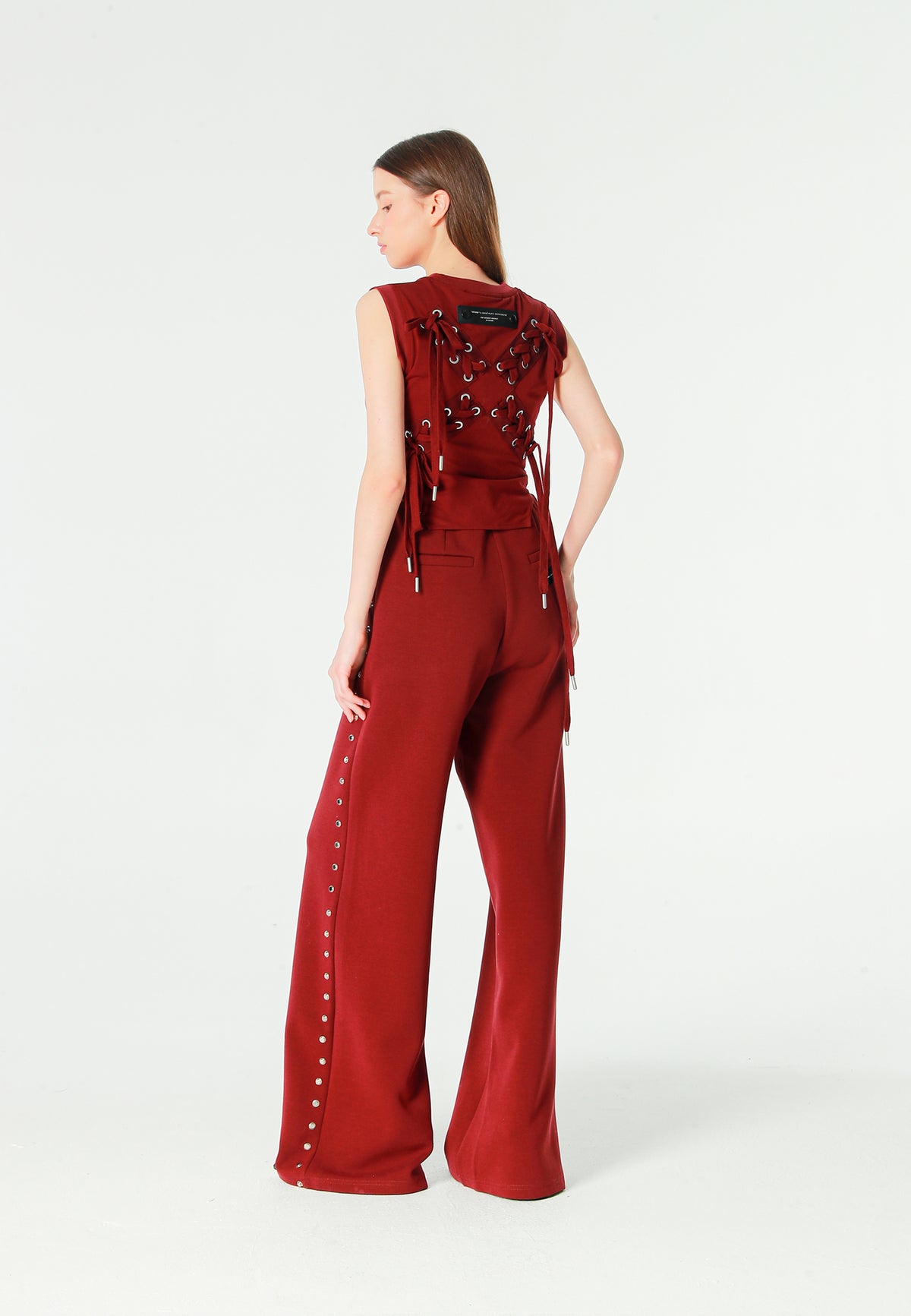 Pantalón palazzo de mujer de pierna ancha con efecto faja y tachuelas laterales | MWM [PS_COLORS:BURGUNDY]