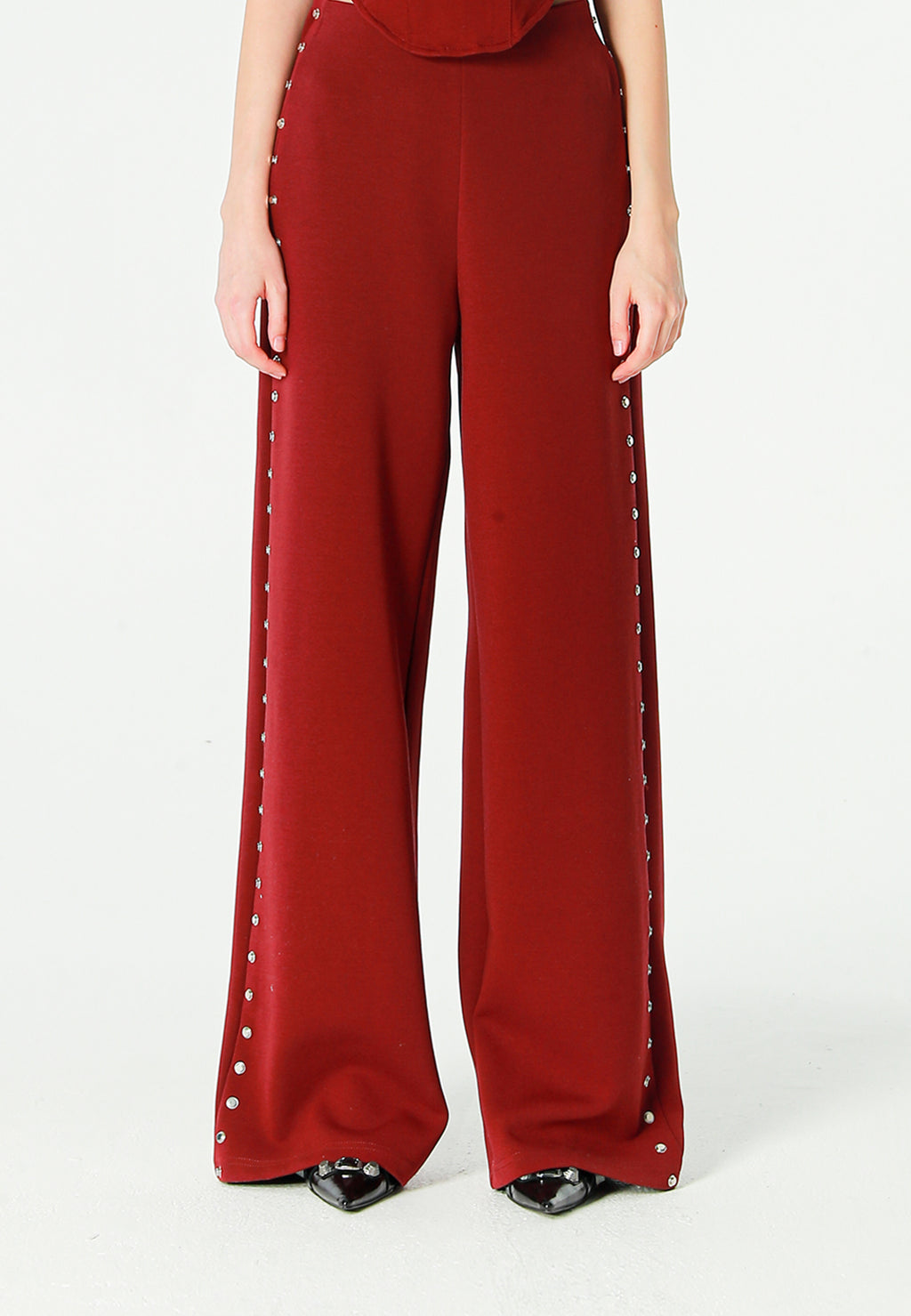 Pantalón palazzo de mujer de pierna ancha con efecto faja y tachuelas laterales | MWM [PS_COLORS:BURGUNDY]