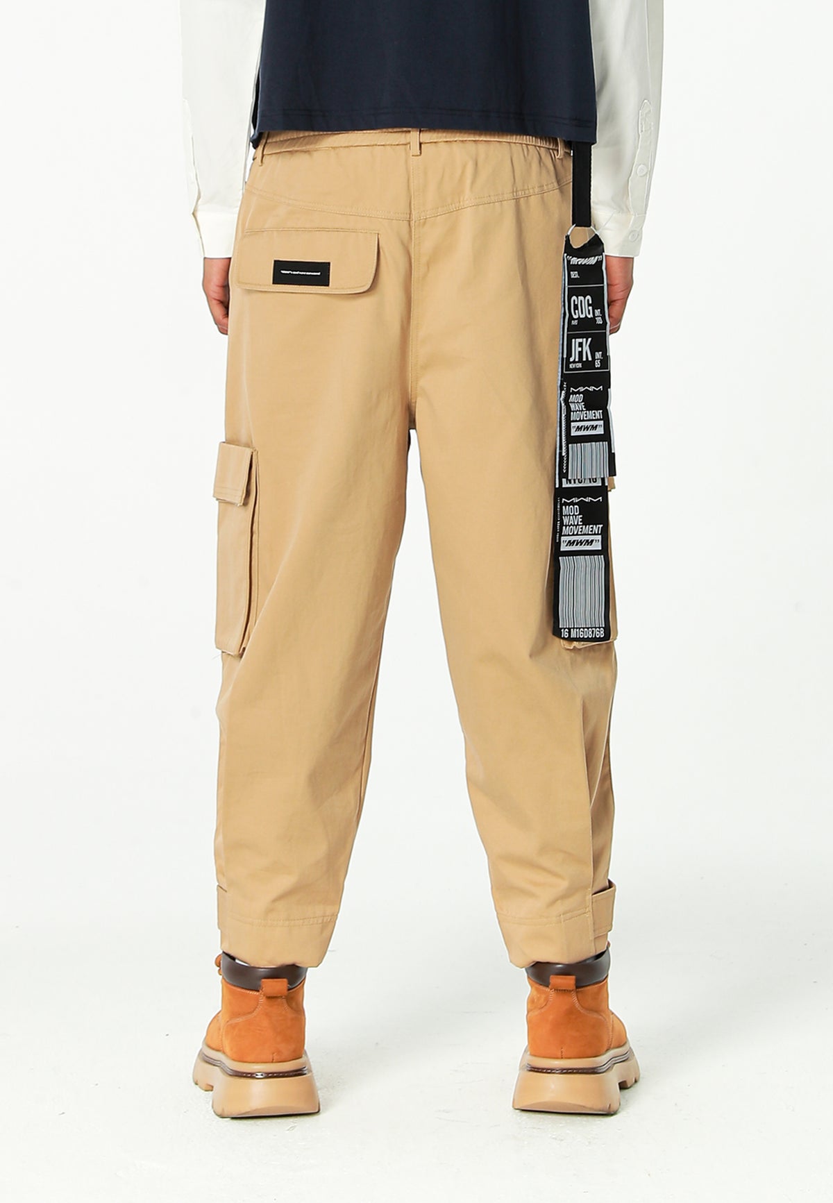 Pantalón cargo de corte relajado con doble cintura y bolsillos laterales | MWM [PS_COLORS:BEIGE]