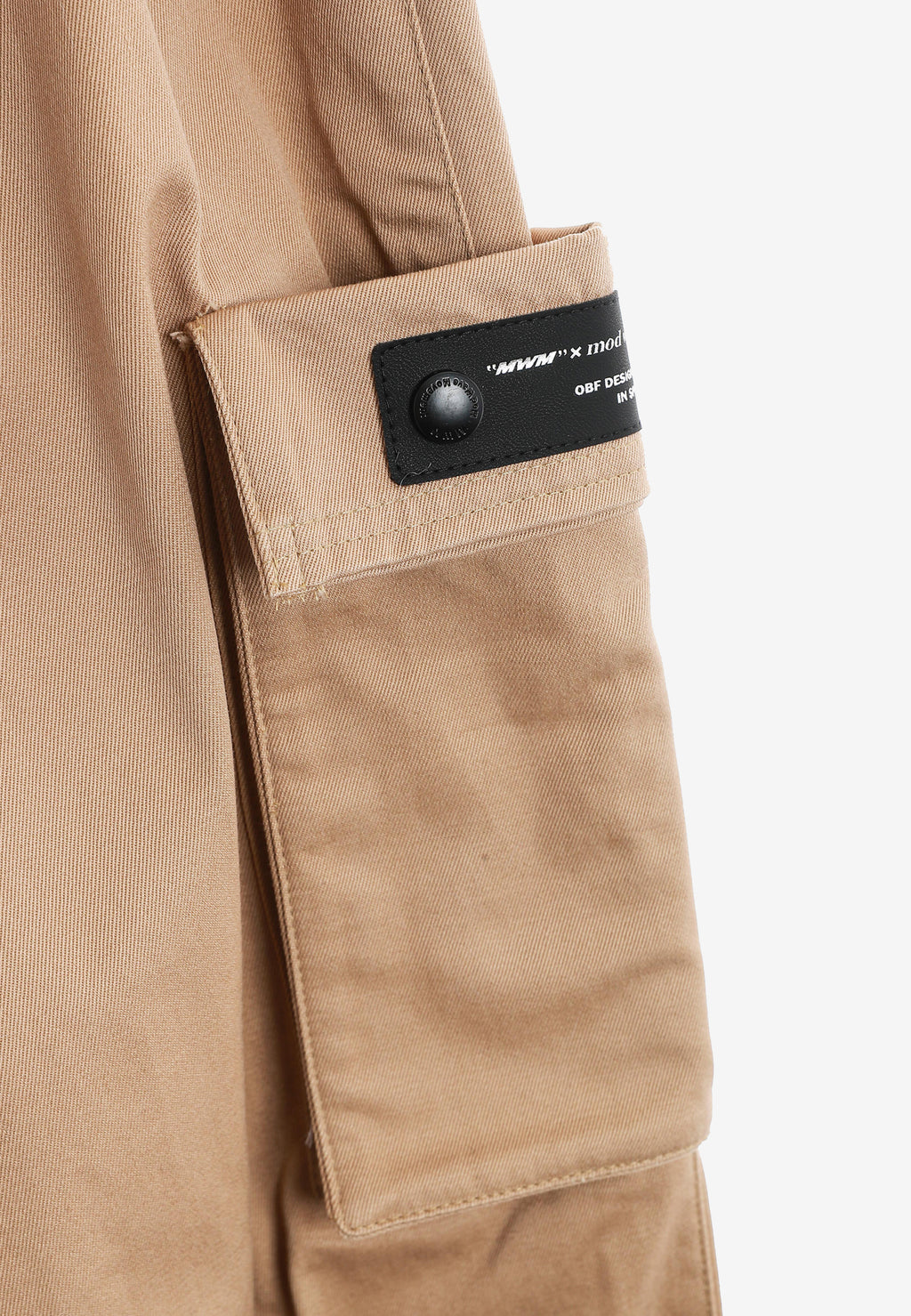 Pantalón cargo de corte relajado con doble cintura y bolsillos laterales | MWM [PS_COLORS:BEIGE]